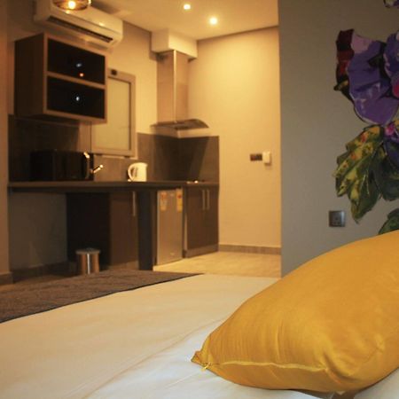 Urbano Hotel By Roots Wiaboman エクステリア 写真