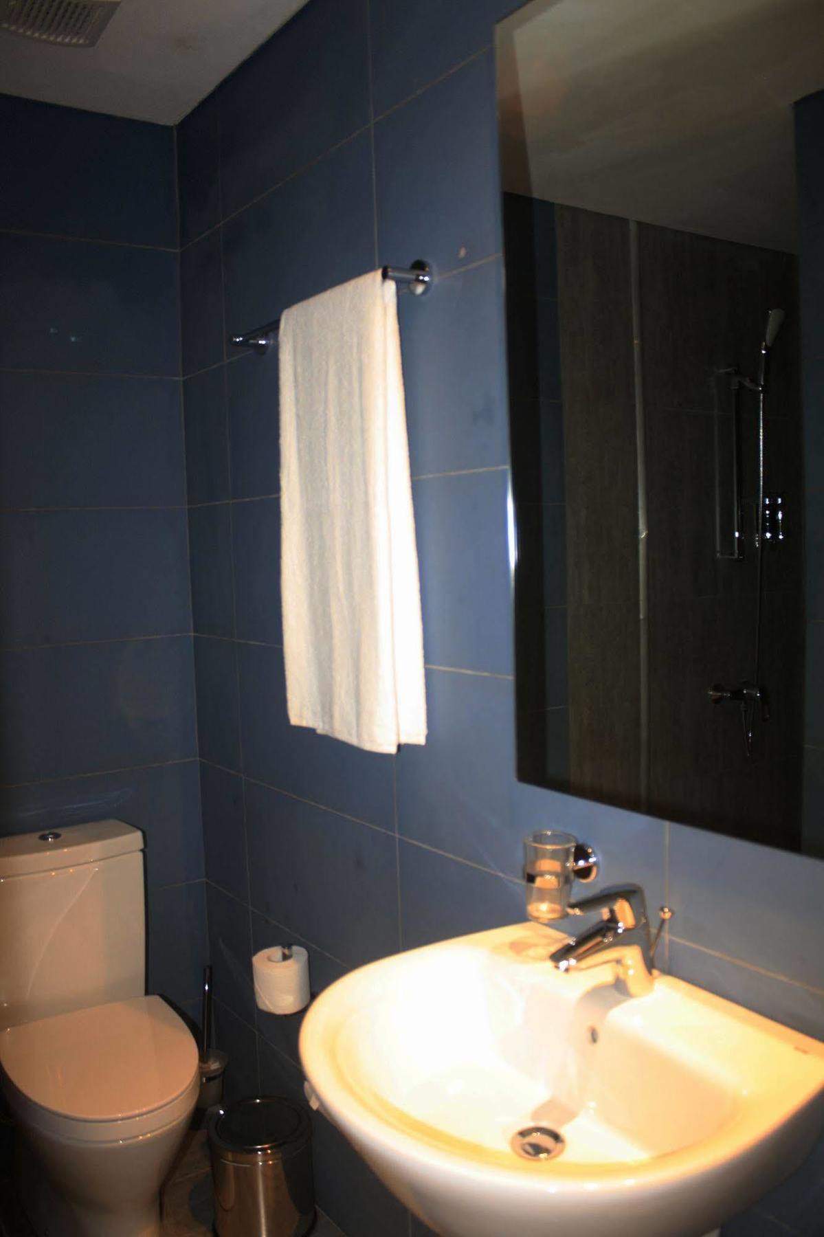 Urbano Hotel By Roots Wiaboman エクステリア 写真