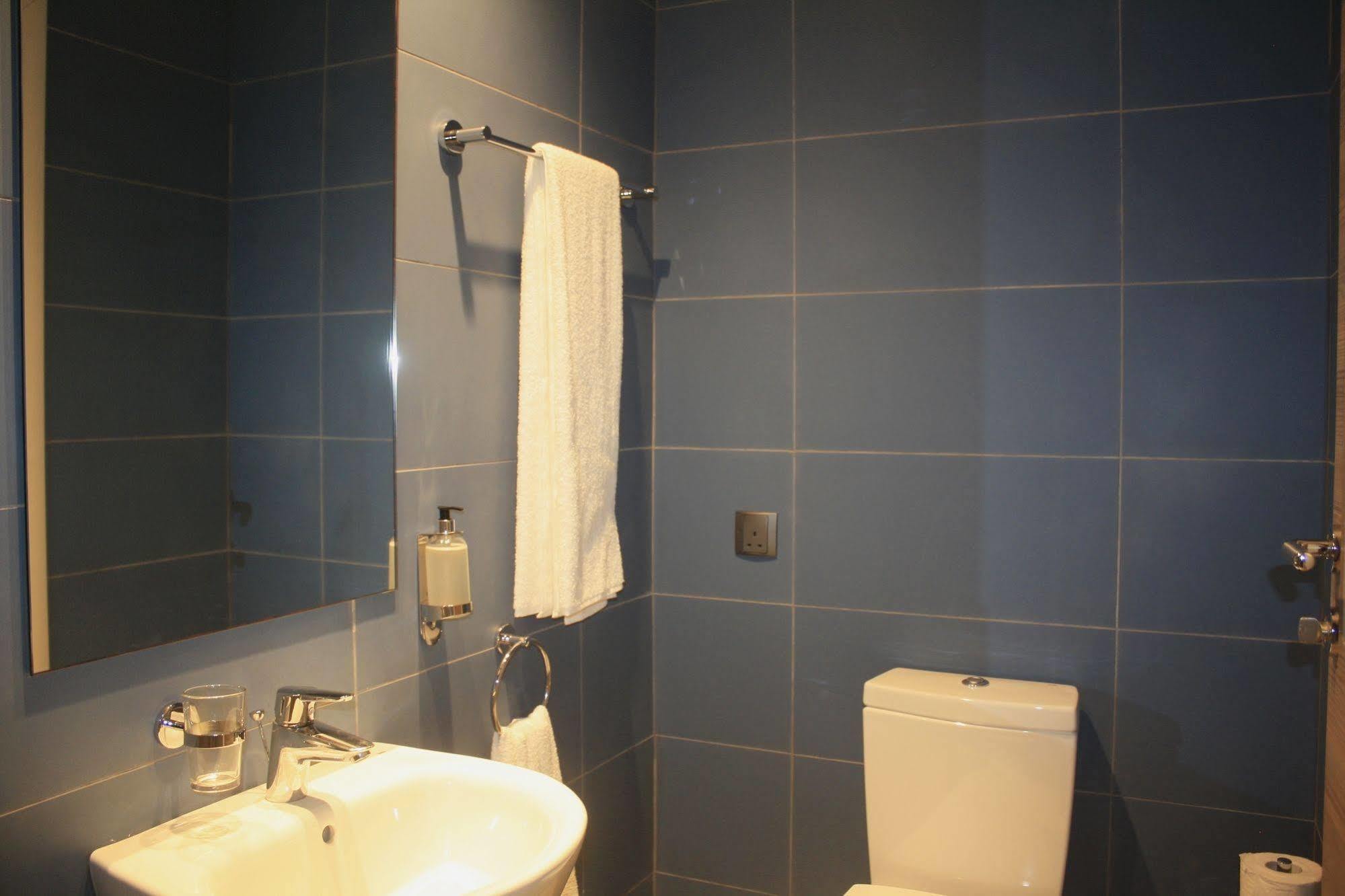 Urbano Hotel By Roots Wiaboman エクステリア 写真