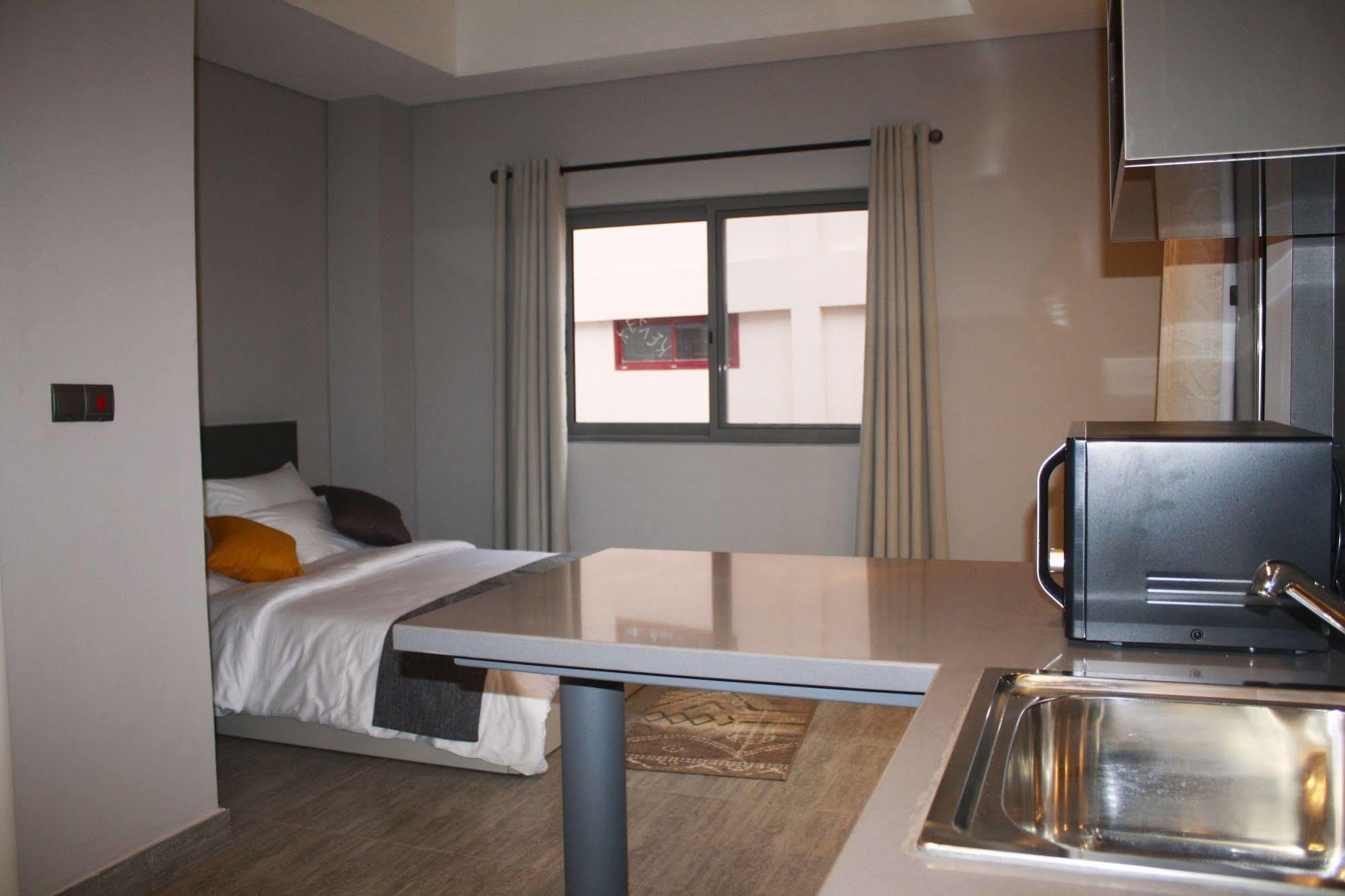 Urbano Hotel By Roots Wiaboman エクステリア 写真