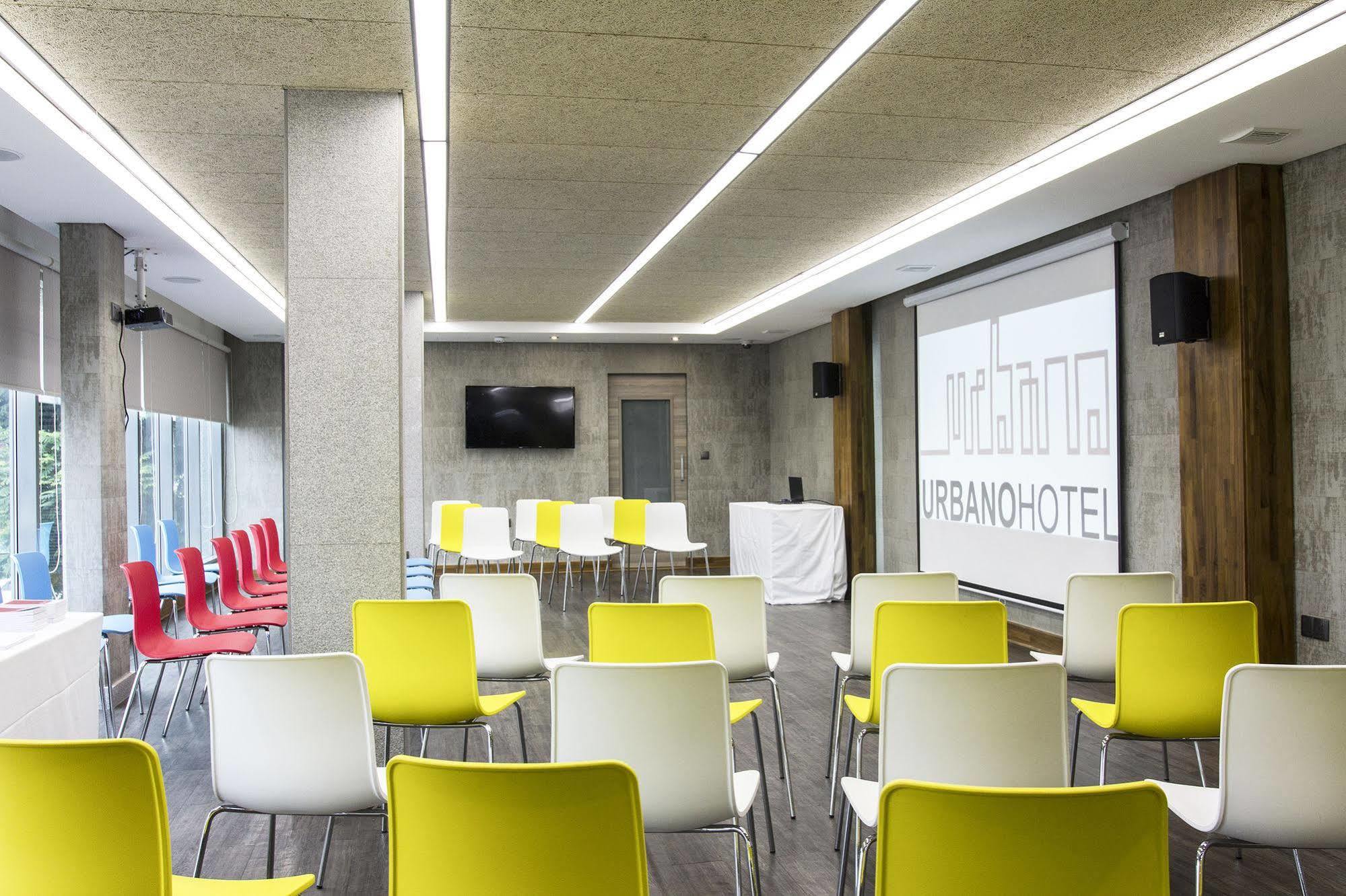 Urbano Hotel By Roots Wiaboman エクステリア 写真