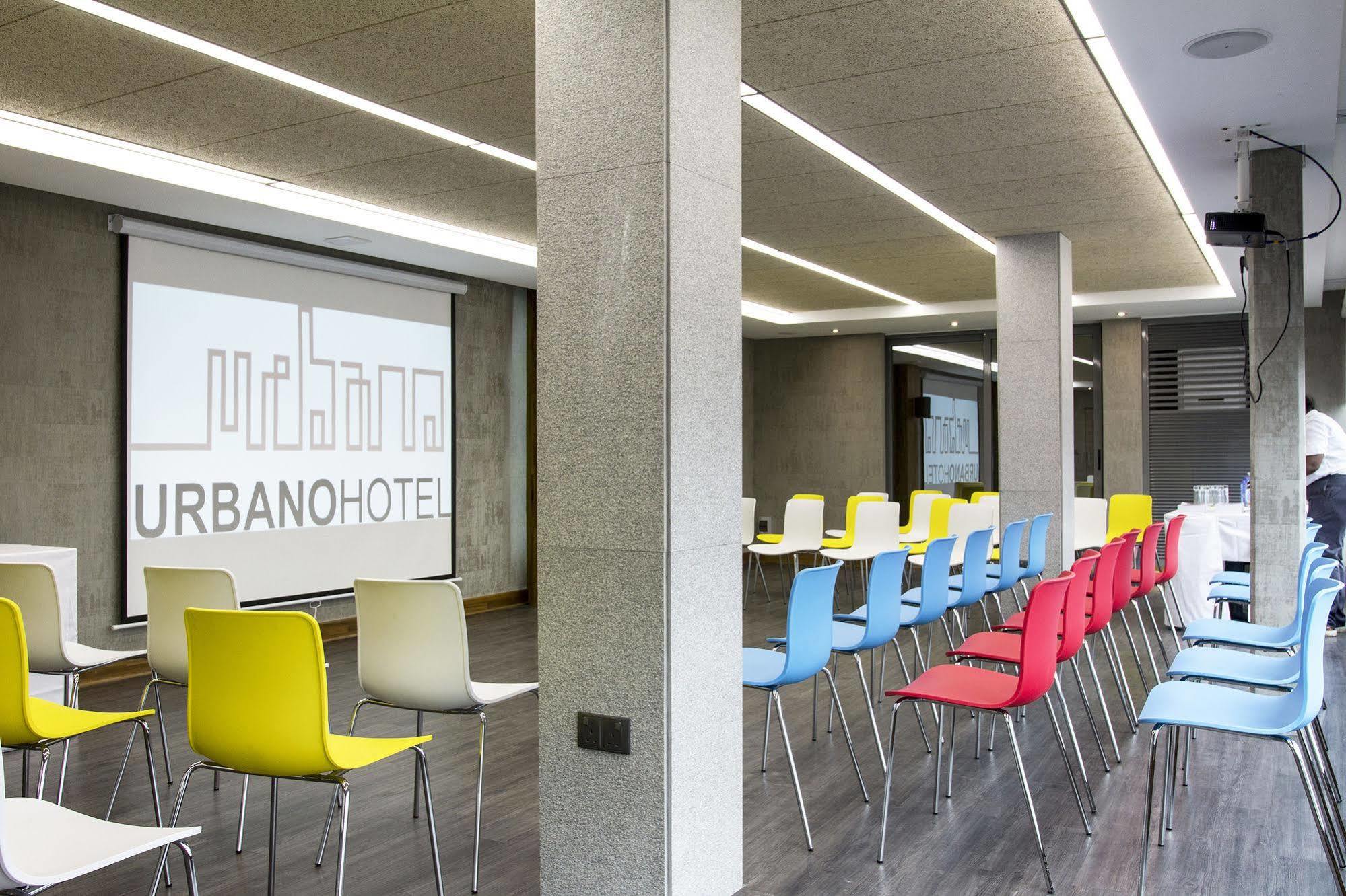 Urbano Hotel By Roots Wiaboman エクステリア 写真