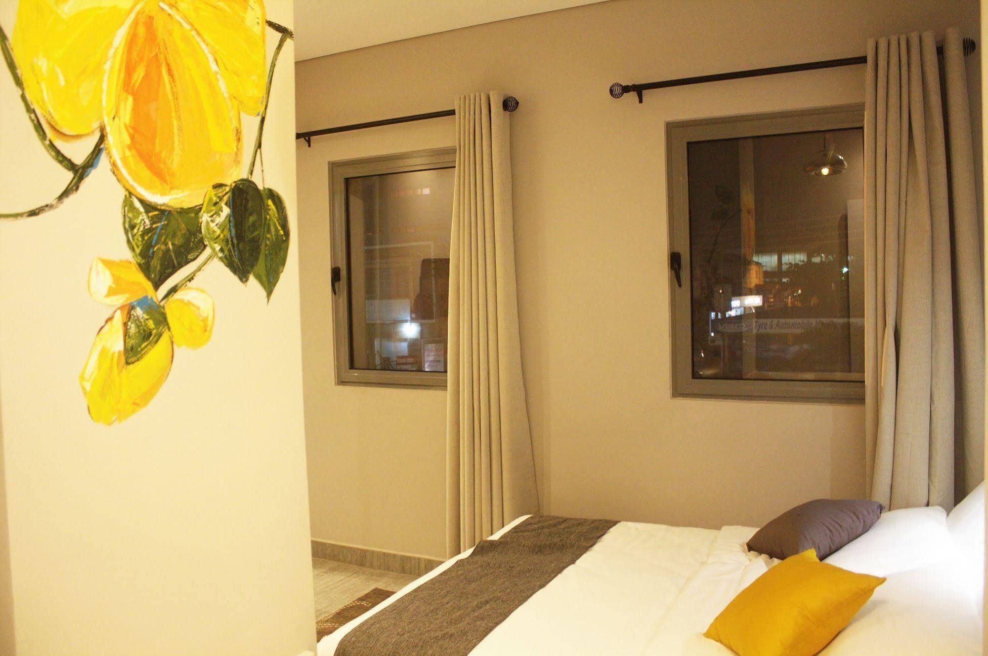 Urbano Hotel By Roots Wiaboman エクステリア 写真